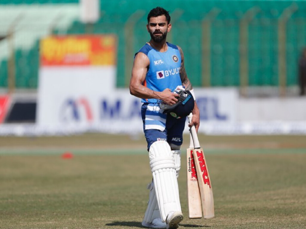 How much money does Virat Kohli charge for one Instagram post?