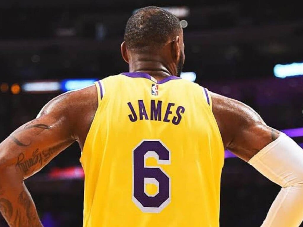 Fans troll Lebron for changing his Jersey Number from No.6 to No.23