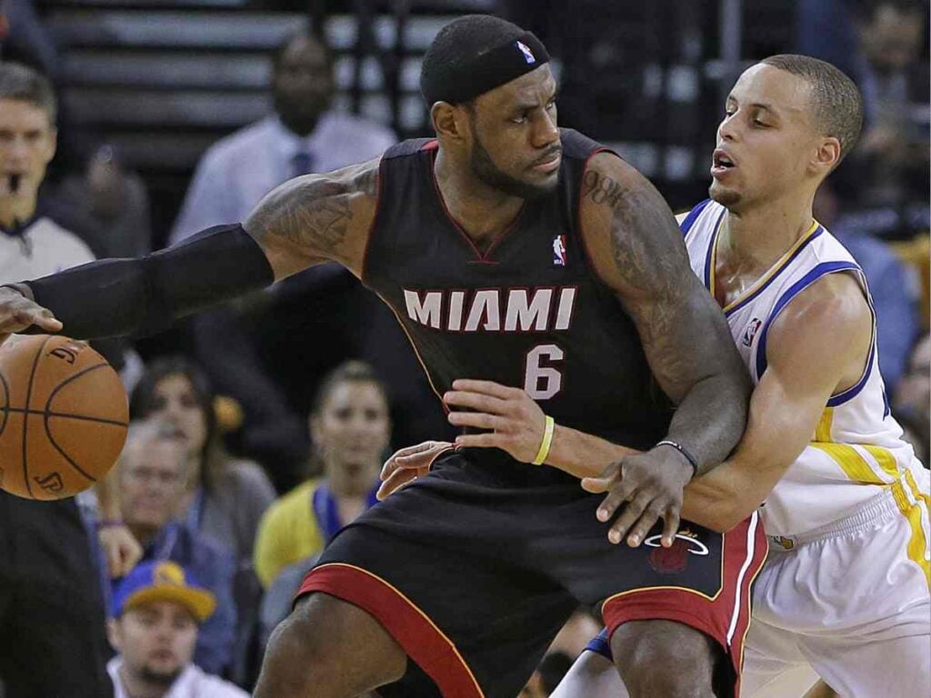 James and Curry tussle for the ball