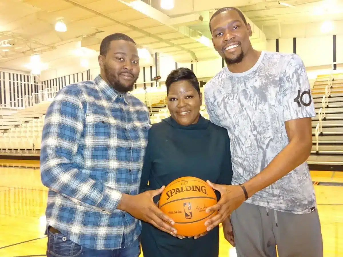 Tony Durant, Wanda Durant and Kevin Durant 