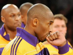 Kobe Bryant kisses his NBA Championship ring