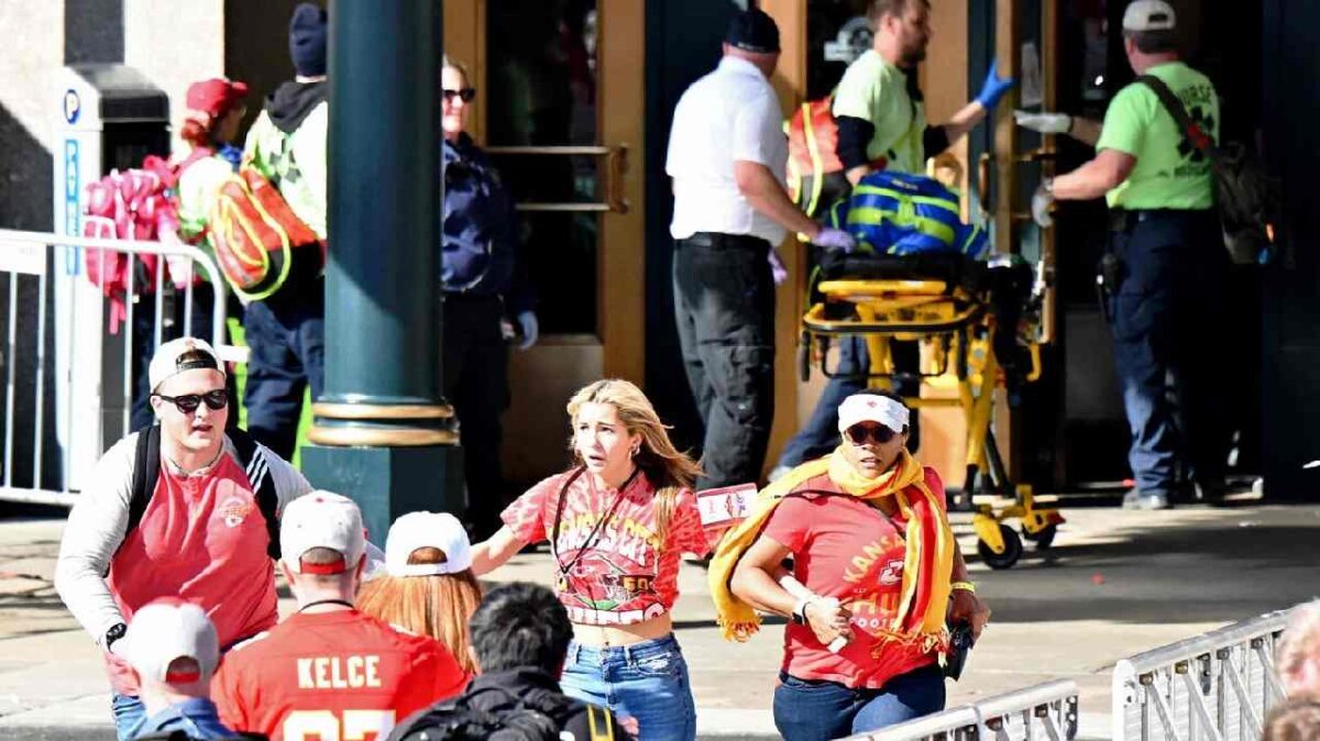 WATCH: Exact moment when chaos erupted at Chiefs Super Bowl Parade due to shots fired at Union Station and multiple victims getting struck