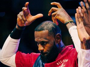 LeBron James is reportedly seeking a 9-figure salary for his next contract