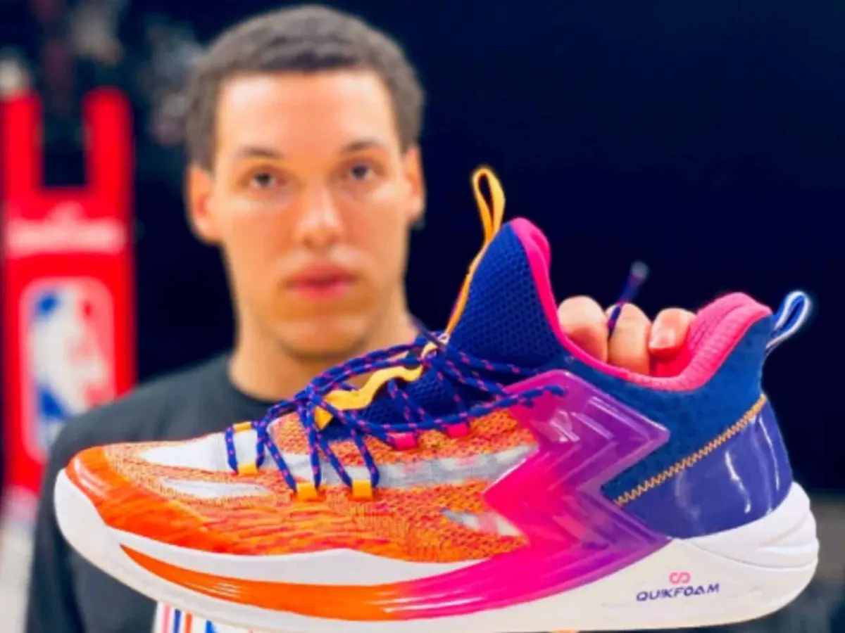 Aaron Gordon sneakers