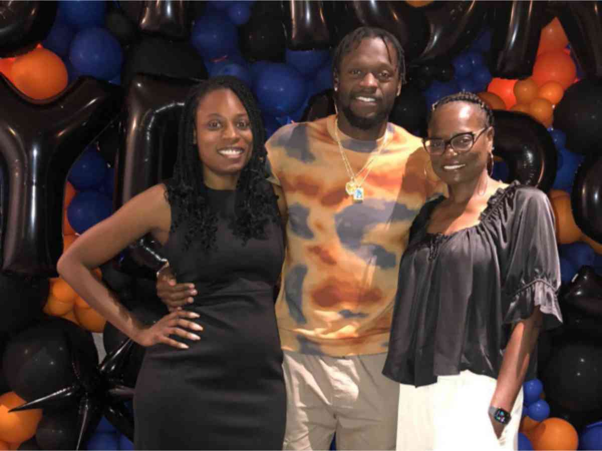 Julius Randle with his sister Nastassia and mother Carolyn