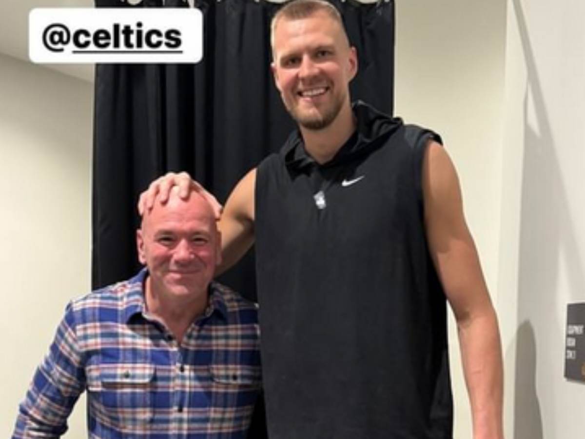 Dana White poses with Kristaps Porzingis