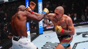 Alex Pereira and Khalil Rountree in action at UFC 307